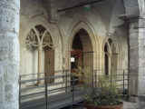 Chiostro del Convento di San Domenico, portale e bifore gotiche (metà del XIV sec)