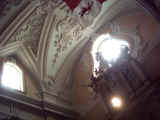 Chiesa di San Michele, gli stucchi della volta ed il finestrone a lira visto dall'interno