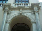 Palazzo Arcivescovile, portale sul cortile interno, particolare